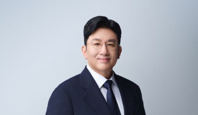 Bang Si-hyuk charged in 2026? card icon
