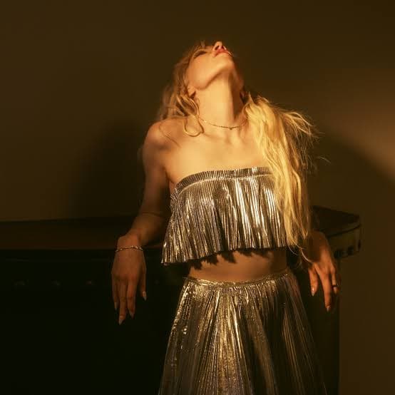 icon for Will "Day and Night" - Carly Rae Jepsen first week album sales be less than 30k?