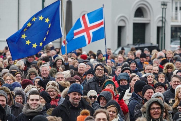 icon for Icelandic European Union membership negotiations referendum passes?